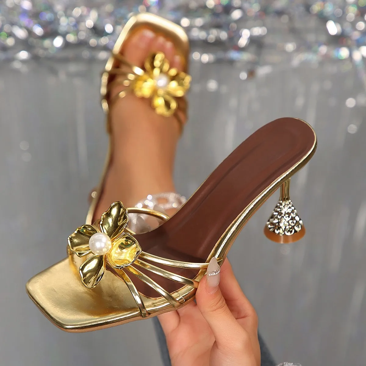 صنادل نسائية ذهبية بكعب مخروطي - مراجعة Vintage And Modern Fashion وسعره