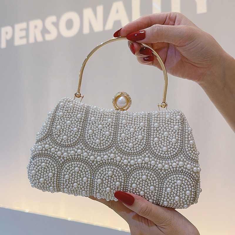 حقيبة كلاتش مطرزة باللؤلؤ العت - مراجعة Vintage Fashion Events وسعره